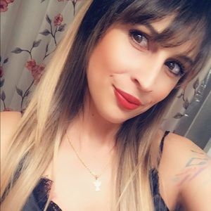 Meet your Posher, Monique